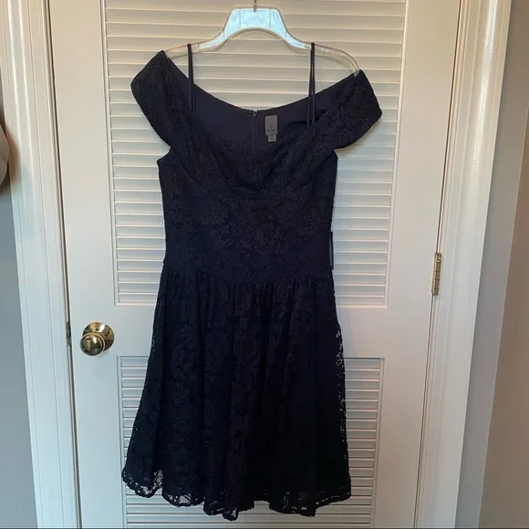 NWT Vera Wang navy blue lace dress with spaghetti straps and off-shoulder  straps